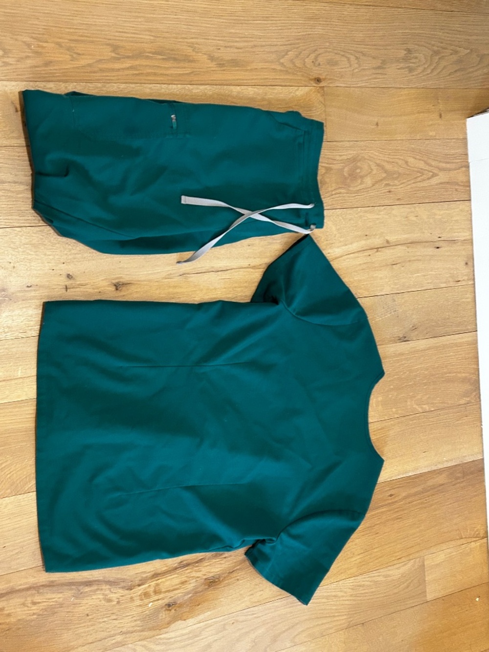 SET Figs Hunter EMERALD Green Scrubs Top M Bottoms MT - Picture 10 of 13